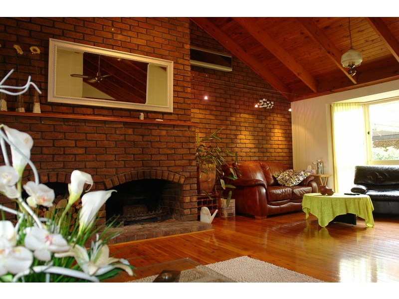 17 Wandoo Ct, Karana Downs QLD 4306